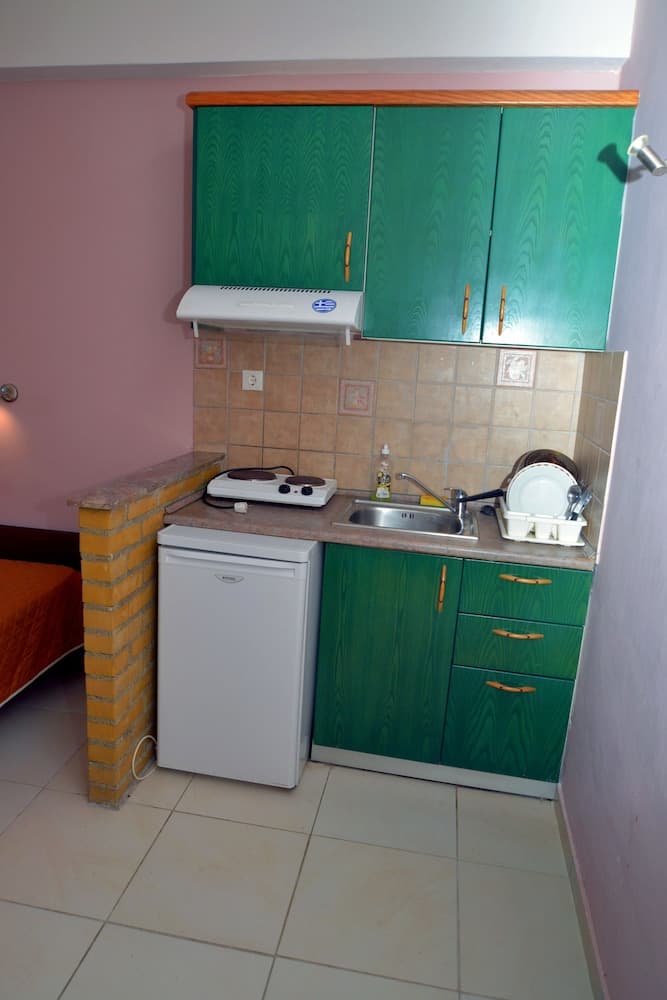 Alexandros Apartments