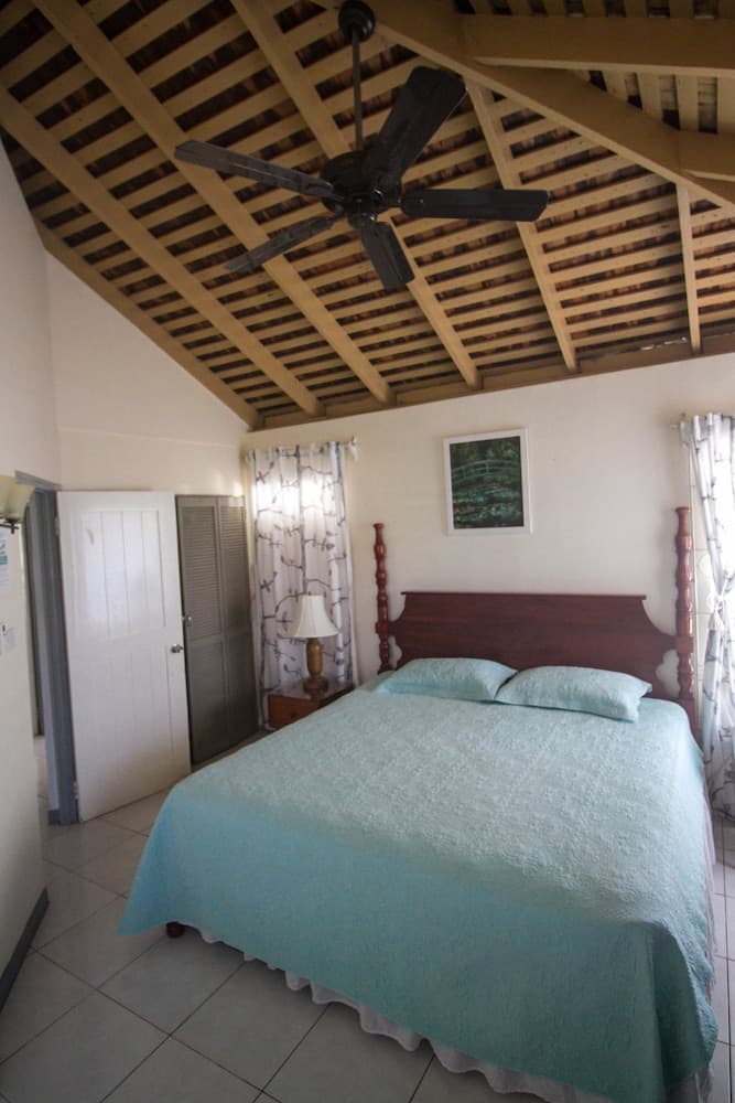 Yellow Canary Beach Villa