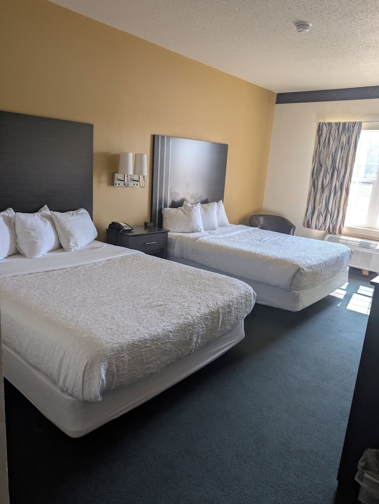 Chisholm Inn & Suites