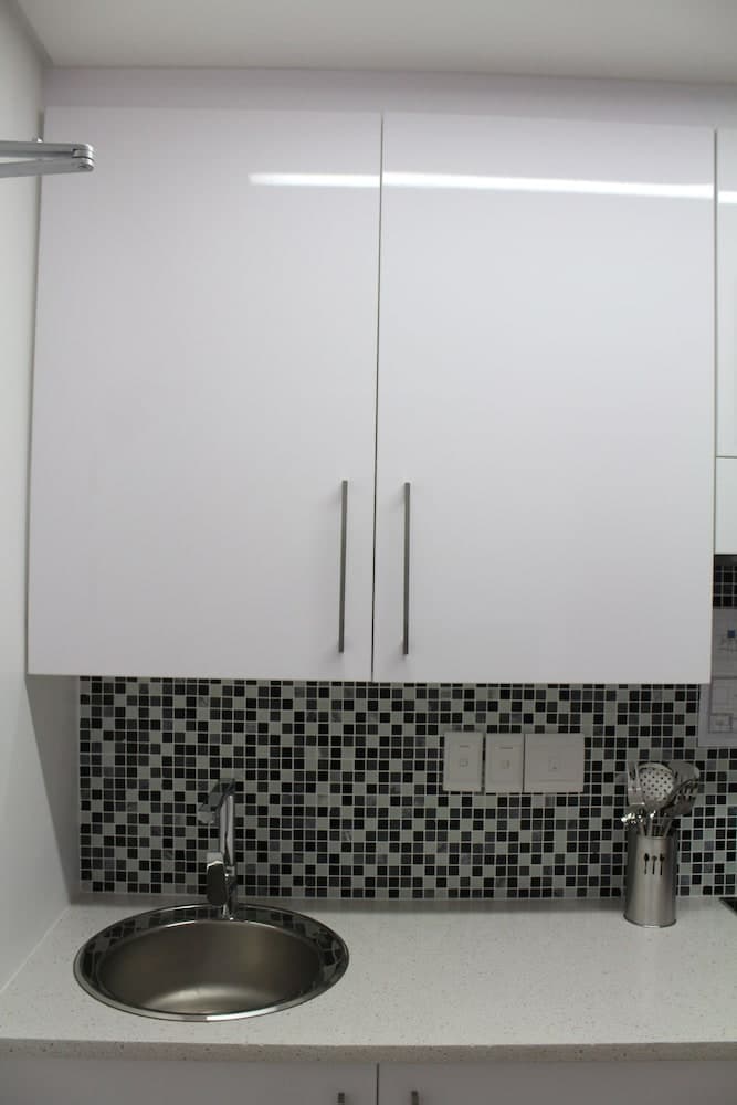 Pat Luxurious Studio