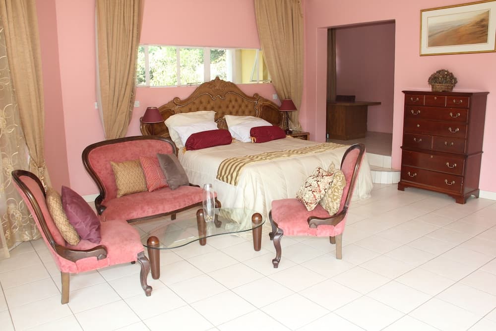 Borrowdale Ground Floor with Poolview