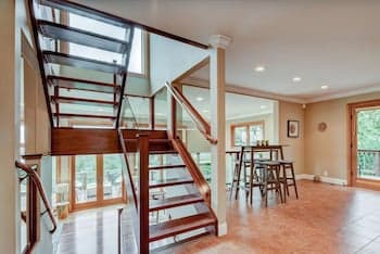 Luxe, Spacious, Stunning Views + Large Guest House 4 Bedroom Home by Redawning