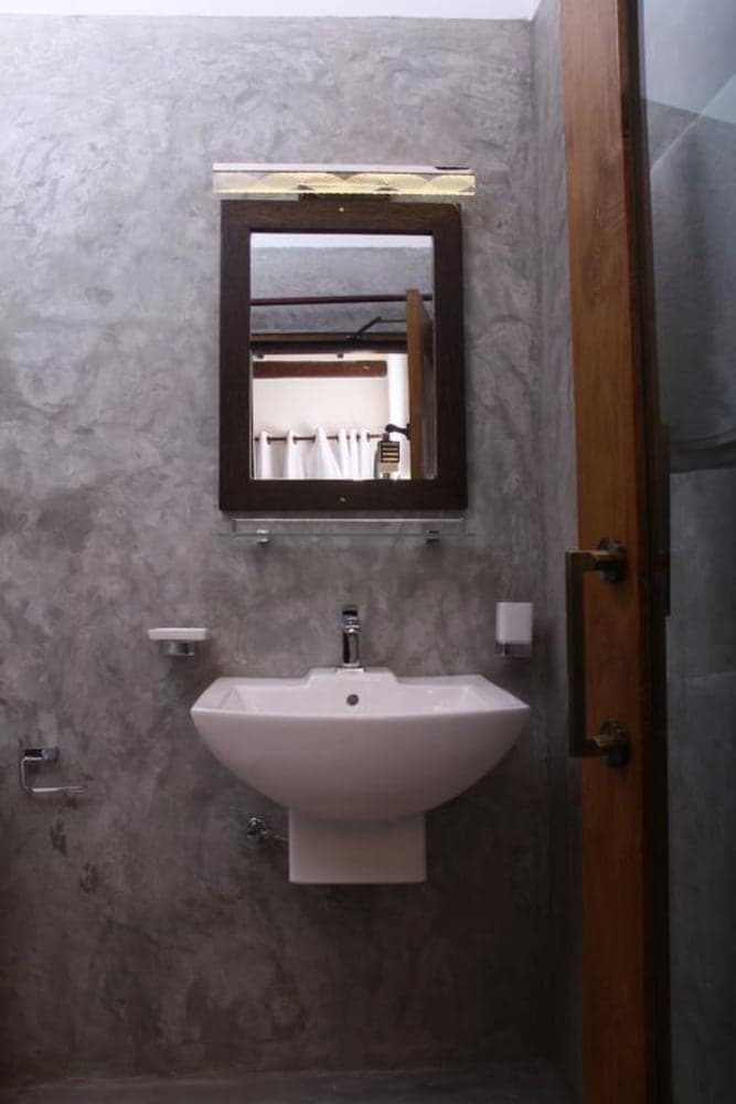 Love Birds Beach Hotel