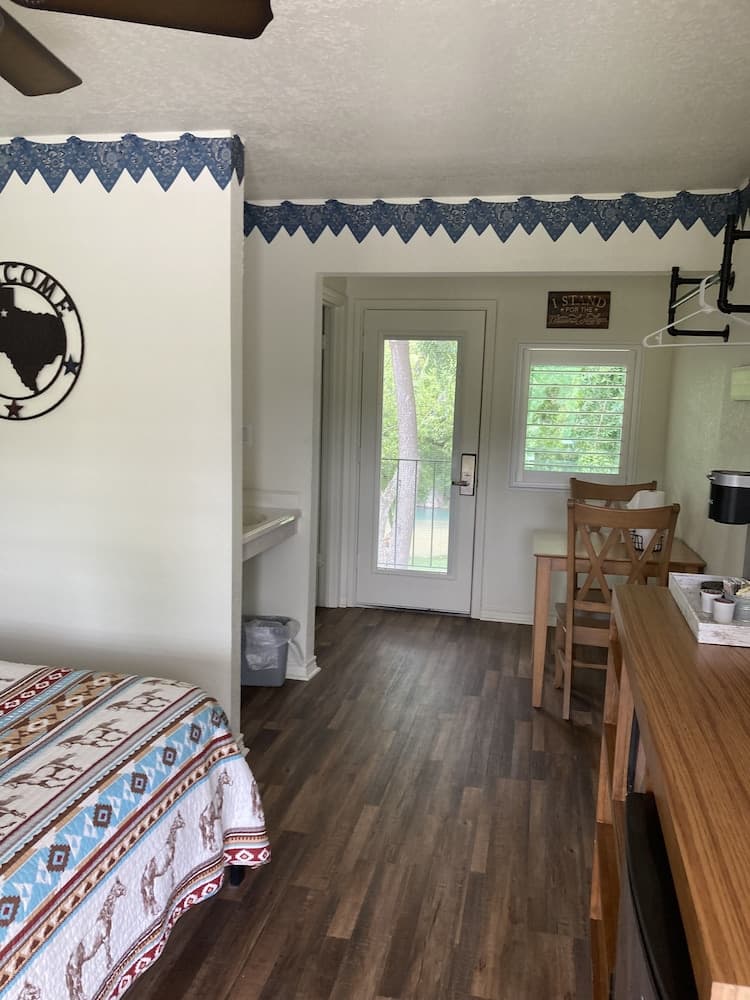 Horseshoe Riverside Lodge