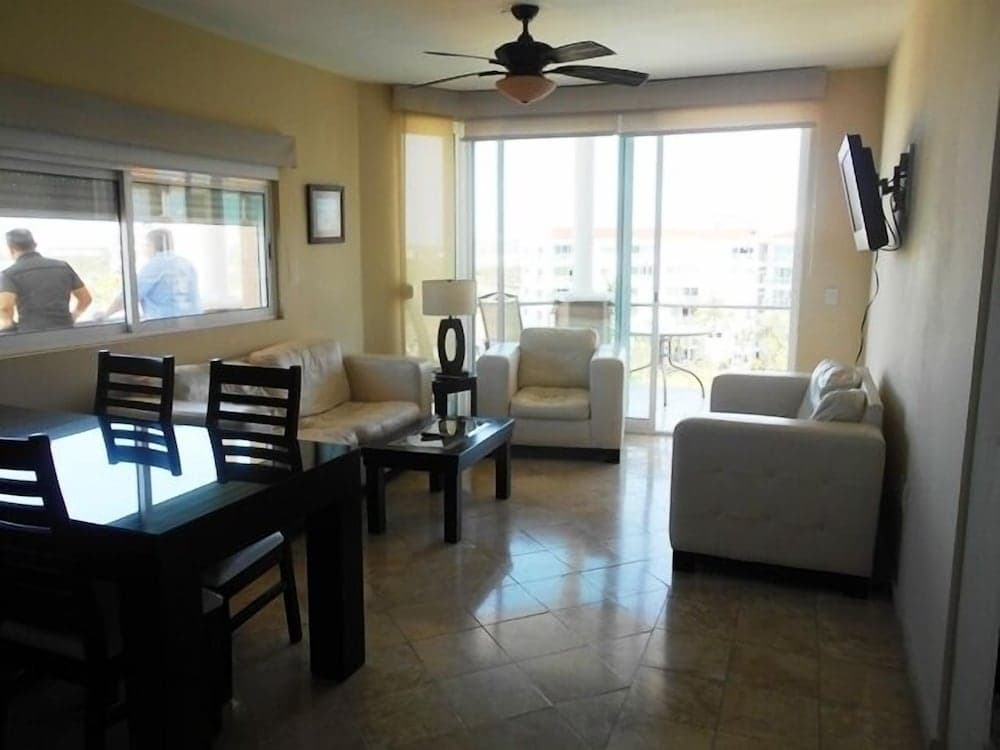 Condo Portofino Carbajal