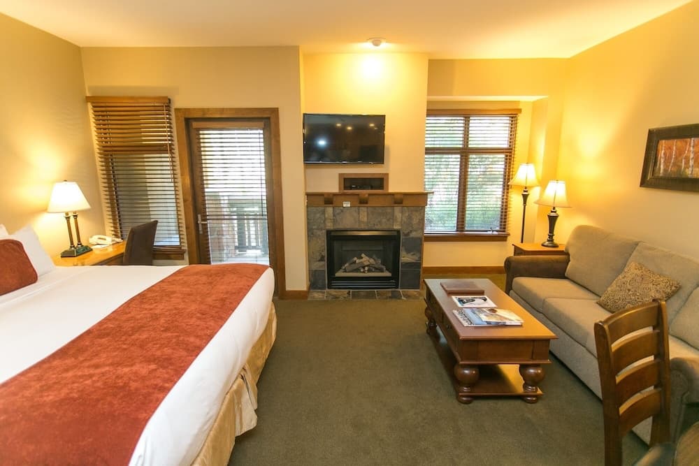 Spacious Unit Mountain Getaway with Fireplace by RedAwning