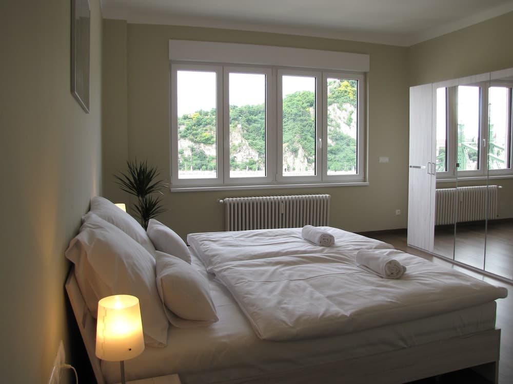 Empire of Liberty Apartment