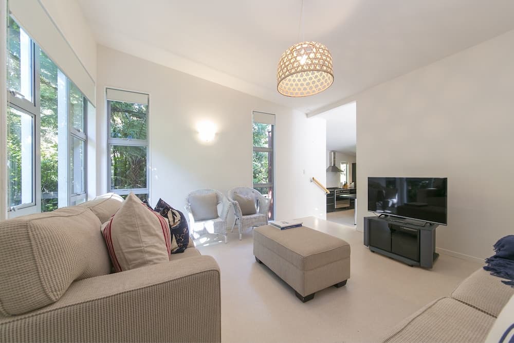 Ted's Cottage near Little Oneroa Beach