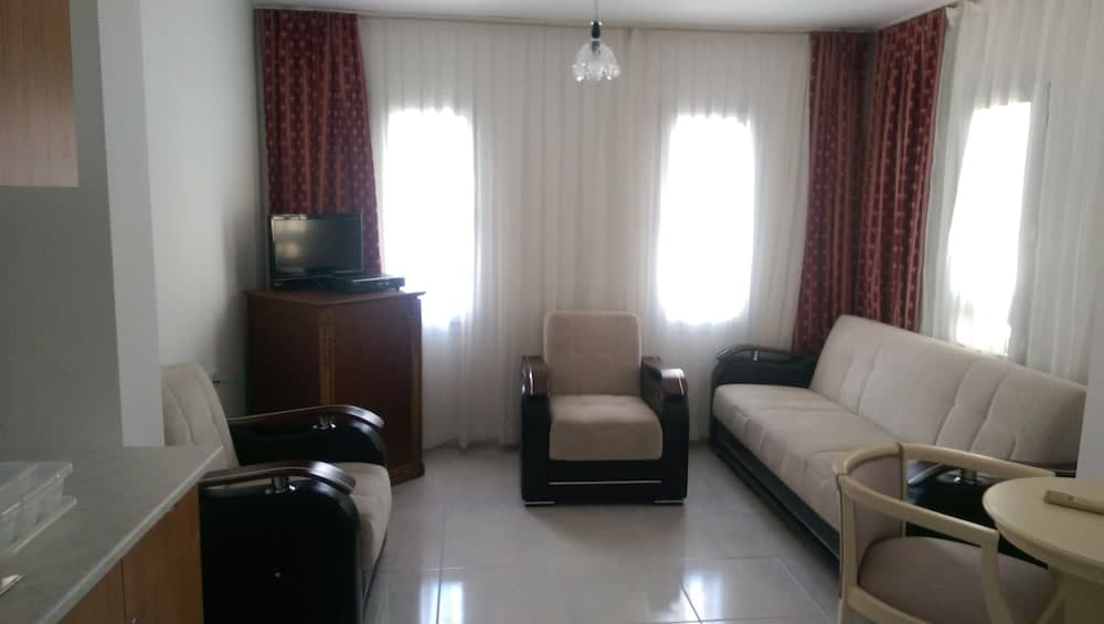 Zuzu's Kitchen & Apartments