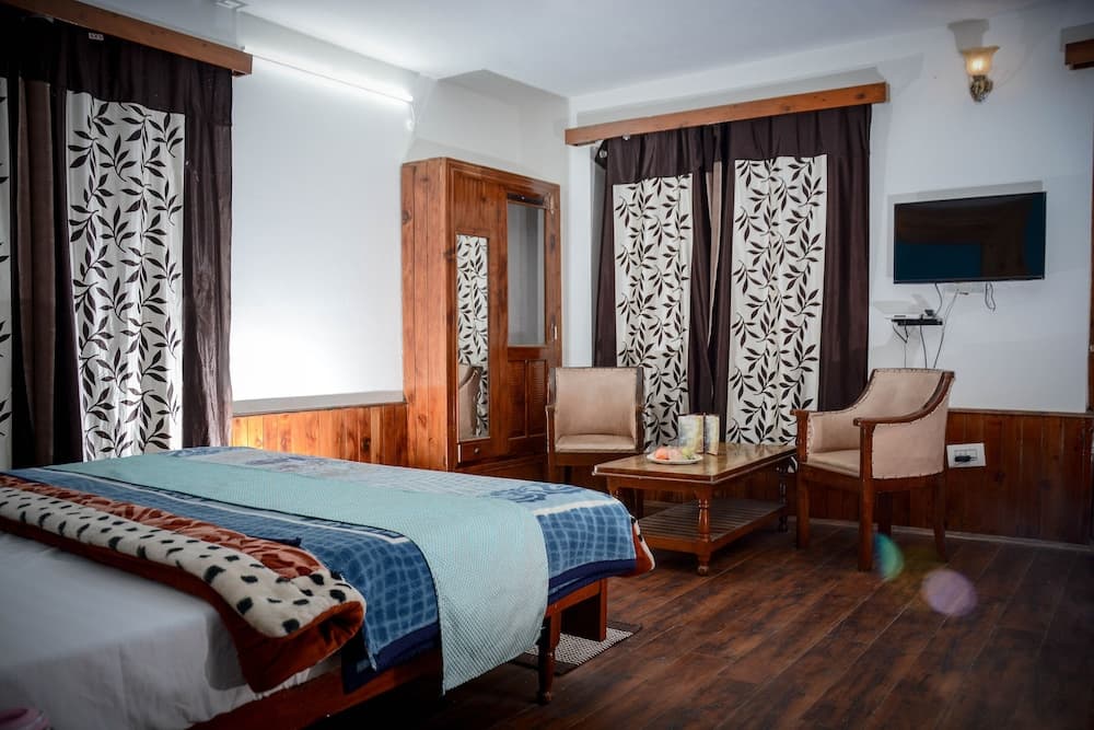 Hotel Rajhans Manali