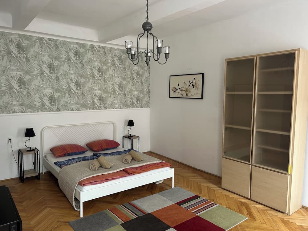 Diamond Astoria 4, Quiet Apartment