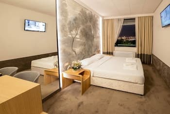 Park Hotel RAYA Garden