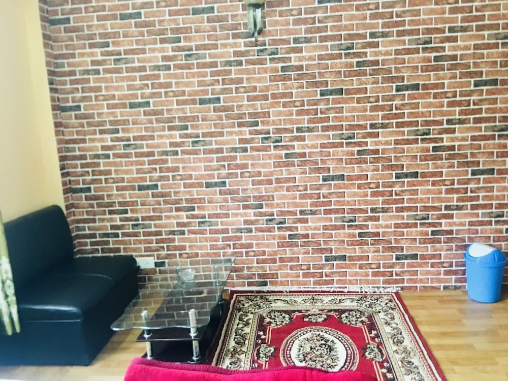 Sara's Backpackers Hotel