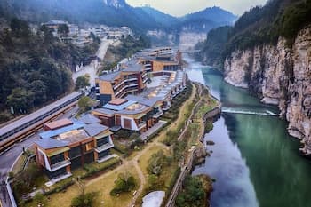 Spring Posh Roadsun International Hotel & Resort