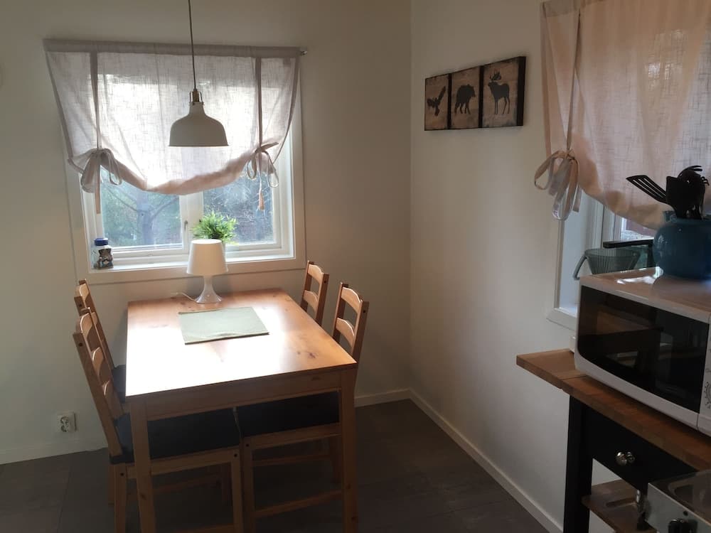 Lövhagens Café & Vandrarhem