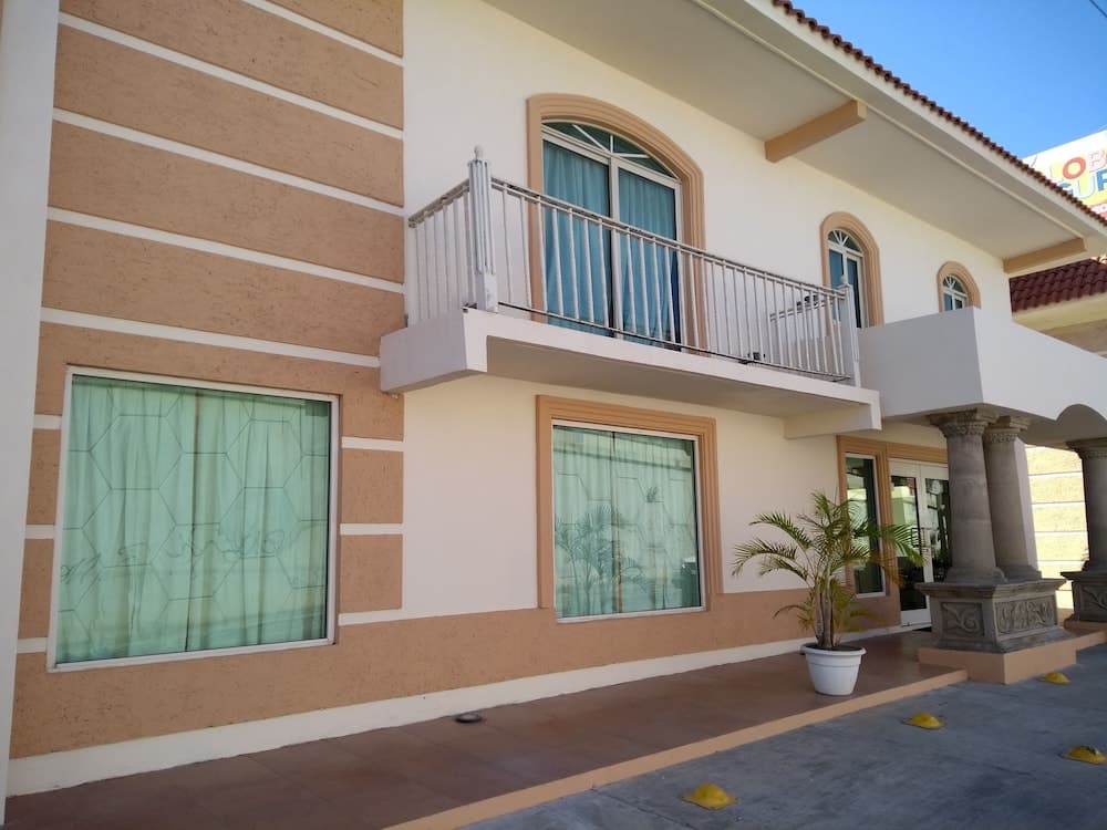 Hotel Santander Inn & Suites