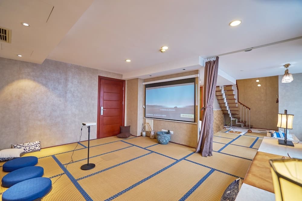 Summer Flower Apartment