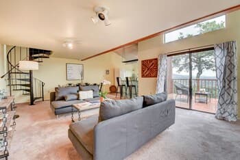 Large 1br With Loft & Amazing Views 1 Bedroom Cottage by Redawning