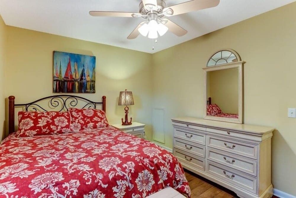 Amelia Landings Condo, Easy Access to the Pool and Short Walk to the Beach by RedAwning