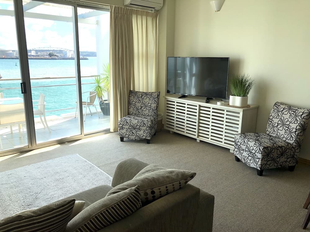 1BR Princes Wharf Seaview Apartment