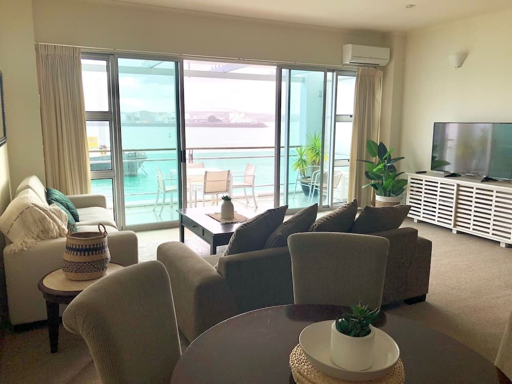 1BR Princes Wharf Seaview Apartment