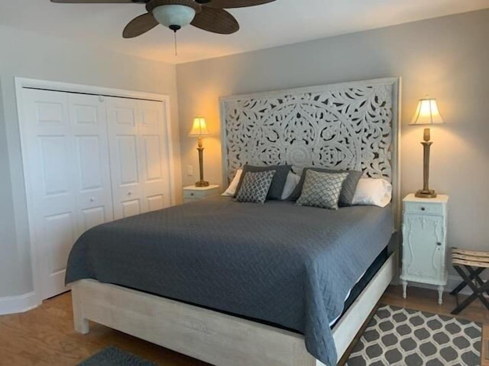 Absolute Bliss Private  4 Bedroom Home by RedAwning