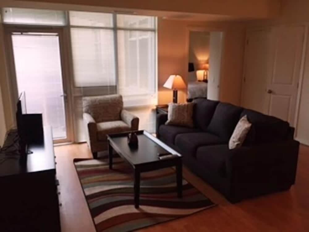 Weichert Suites at Arlington Courthouse