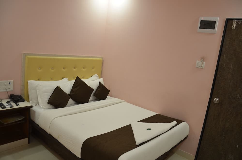 Hotel Sai Leela Grand