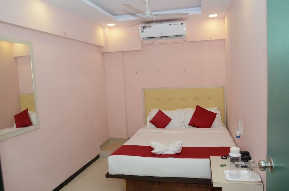 Hotel Sai Leela Grand