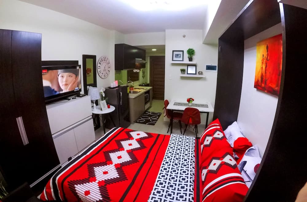 Studio Condo at Horizons 101