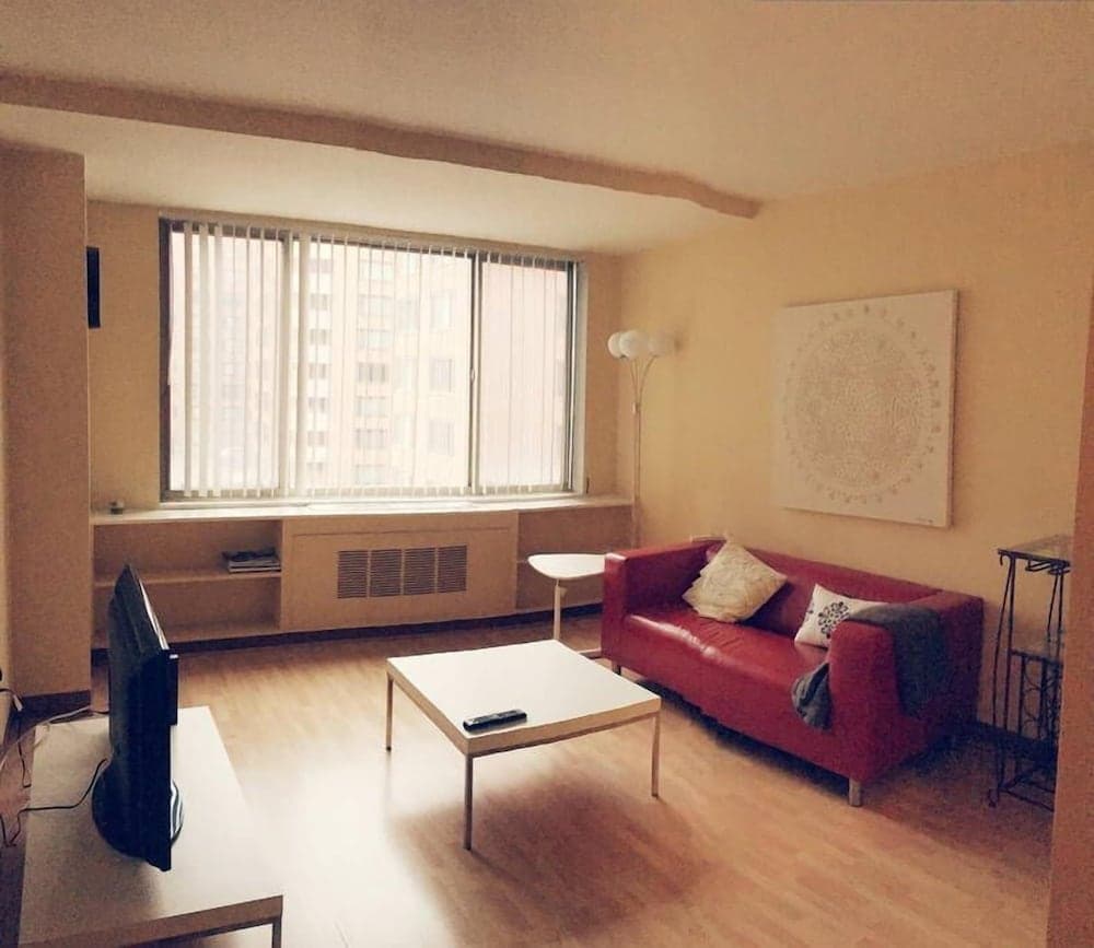 Cozy 1BR Rosslyn Apt with a View