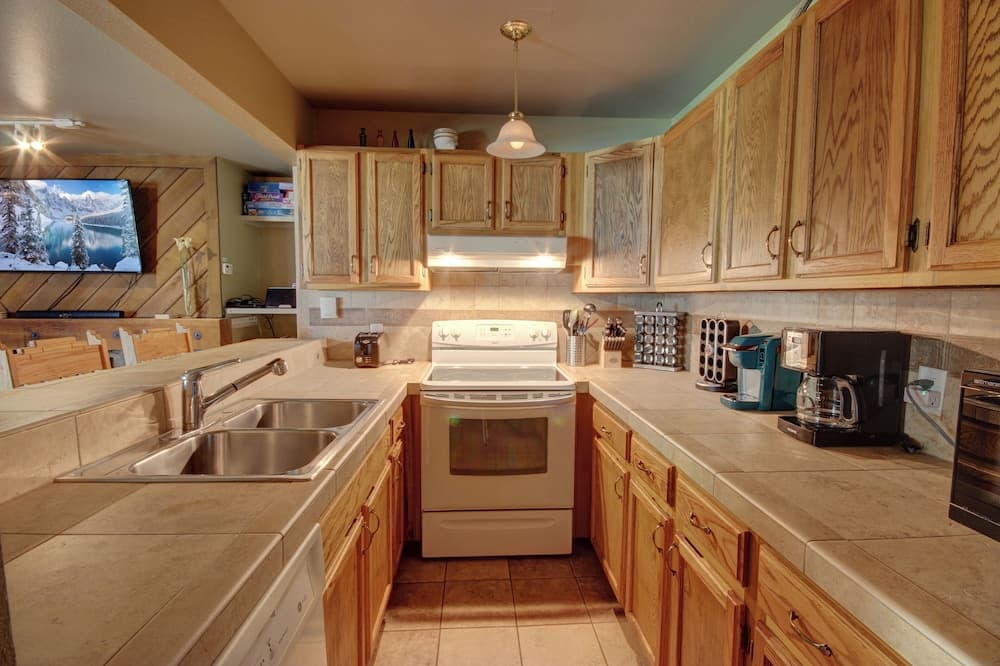 Flying Dutchman 1164 by SummitCove Vacation Lodging