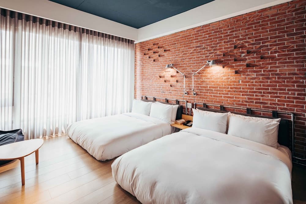 U.I.J Hotel & Hostel