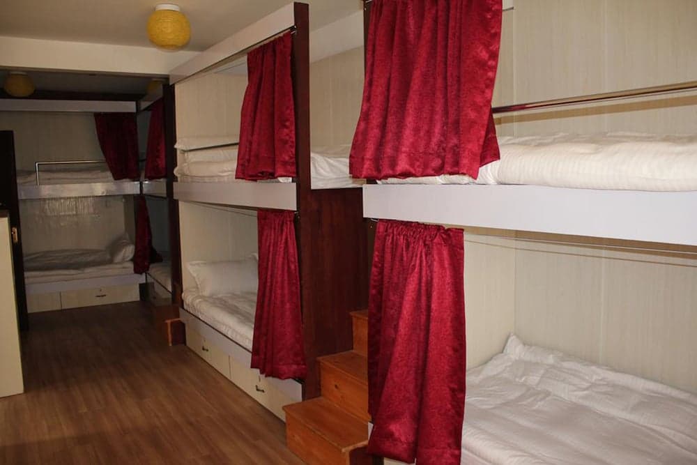 The Glasshouse Hotel & Hostel