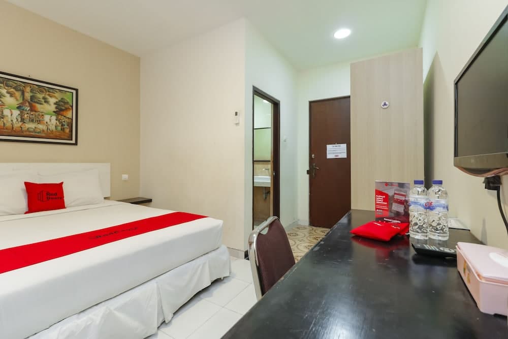 RedDoorz near Universitas Sebelas Maret