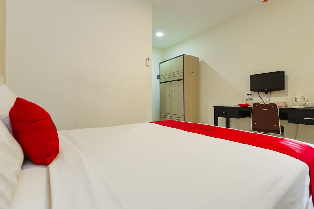 RedDoorz near Universitas Sebelas Maret