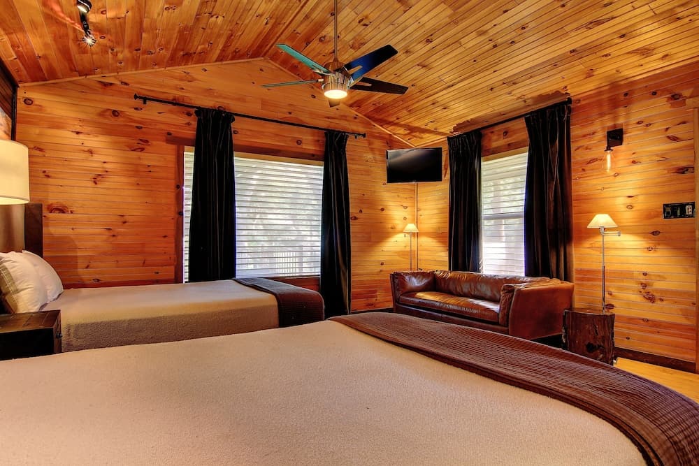 The Hideout 5 Bedroom Home by RedAwning