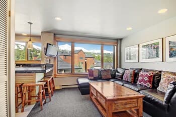 Downtown Studio W/ Sunny Alpine Views- Sleeps 4! Studio Bedroom Condo by RedAwning