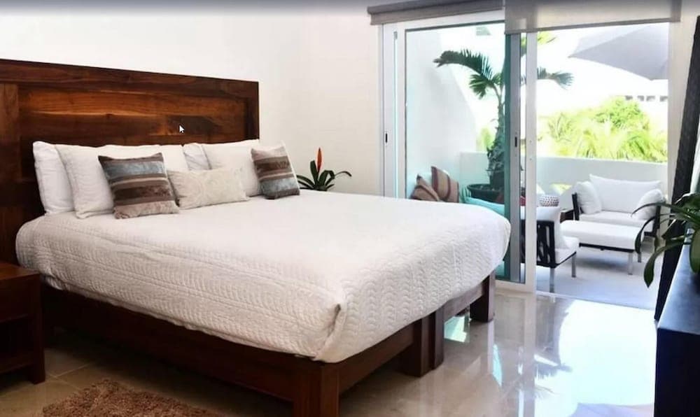 Las Olas downtown Condos by Playa Paradise