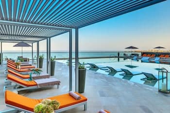 23rd Floor Luxury Apartment - sea view