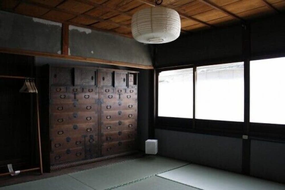 Oil Street Guest House and Space