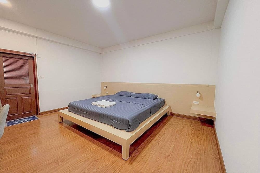 Koenji Guest House & Bar Chiang Mai