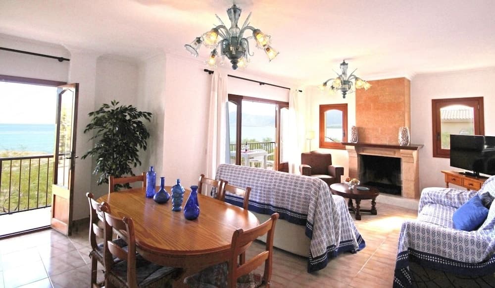 Mallorca Beach front line house 6 pers