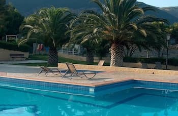 Chrissa Camping Rooms & Bungalows