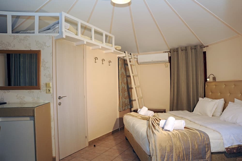 Chrissa Camping Rooms & Bungalows