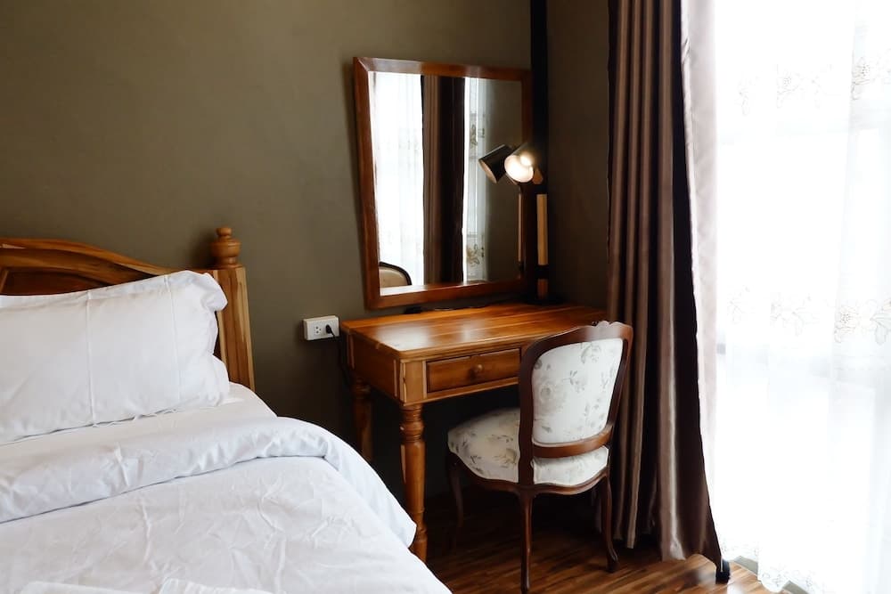 Bloom Cafe & Hostel Lipe