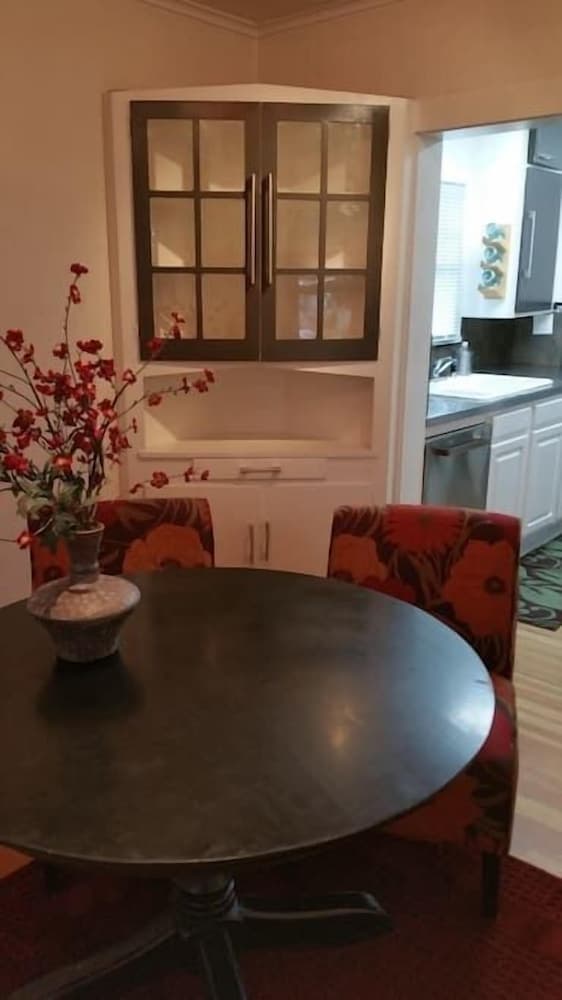 Historic Red Smarthouse-King-Walk Dwtn