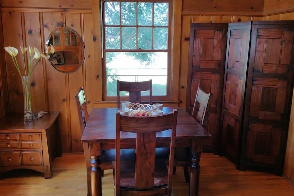 Historic Smarthouse Charming Comfy King