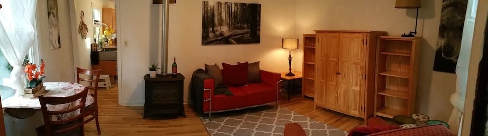 Cute Smarthouse Granite near Lake 1