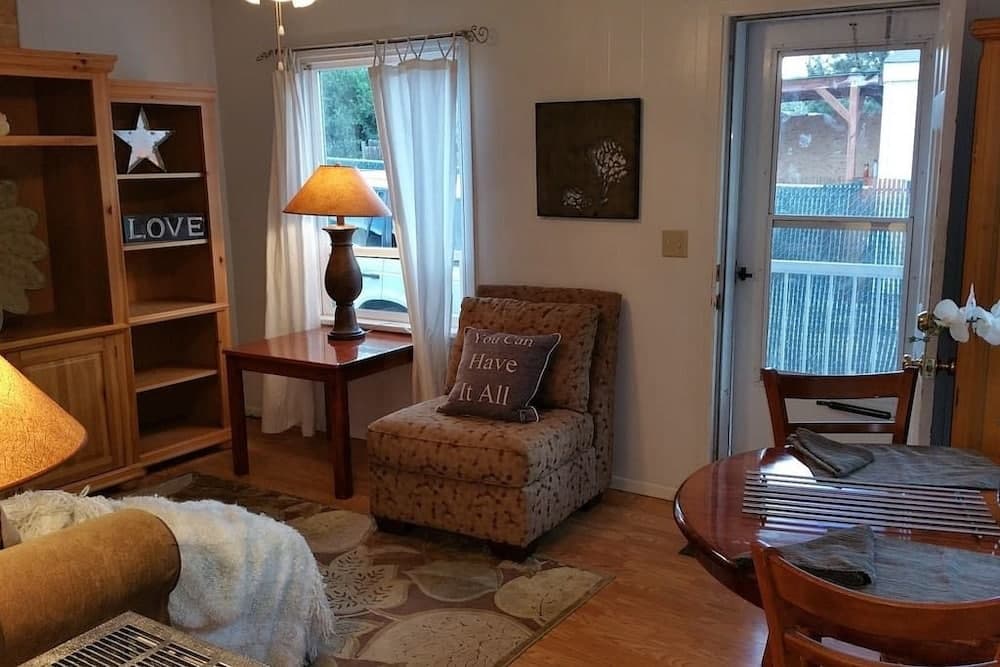 Cute Smarthouse Granite near Lake 2